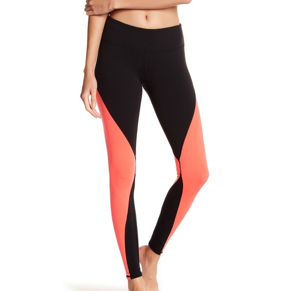 ALO Yoga Pants - Alo Yoga Illusion Volcano/Black Leggings